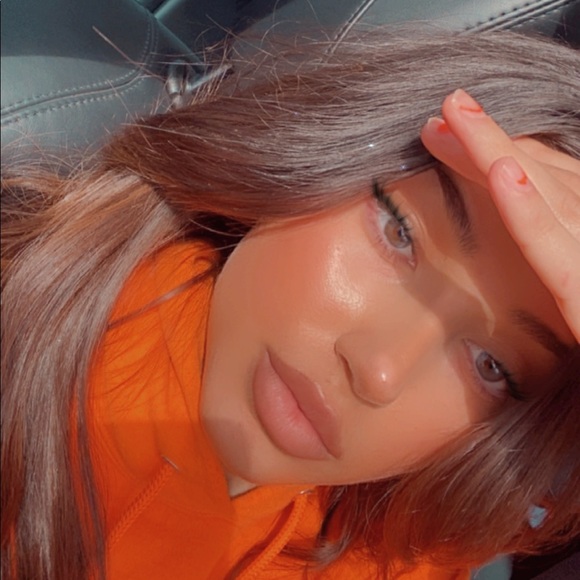 Meet your Posher, Gabriela - Picture 1 of 5